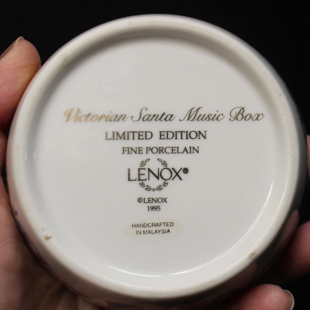 Vintage Lenox 1995 Victorian Santa Music Box - Picture 5 of 10